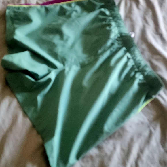 Northface shorts great colors! Nwt short or swim trunks - Picture 7 of 9